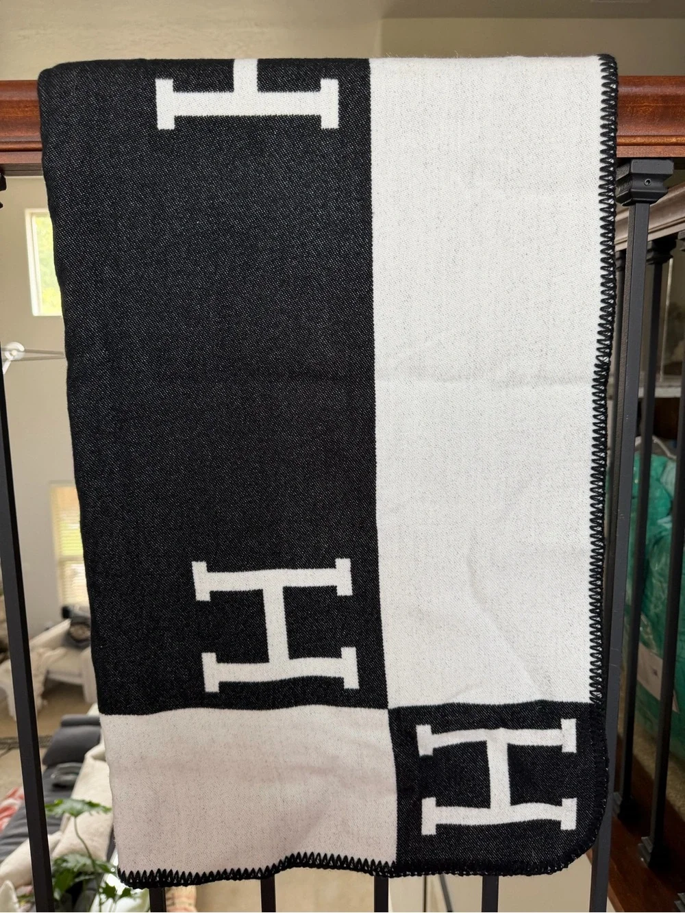 Black and White H Logo Knit blanket